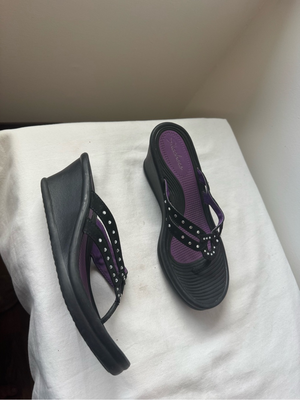 Skechers Black Purple Rhinestone Wedge Flip Flops Y2K Size 7
